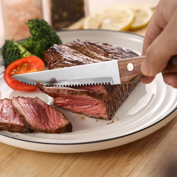 What Is the Ideal Length for a Steak Knife Blade?