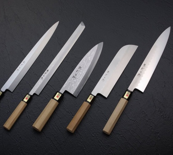 What's the Difference Between a Chef Knife and a Santoku Knife_3
