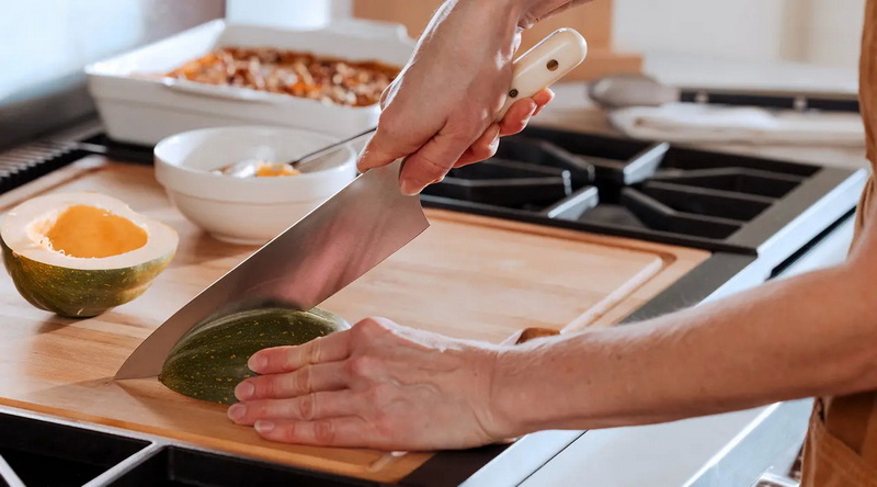 How Do You Use A Vegetable Knife?