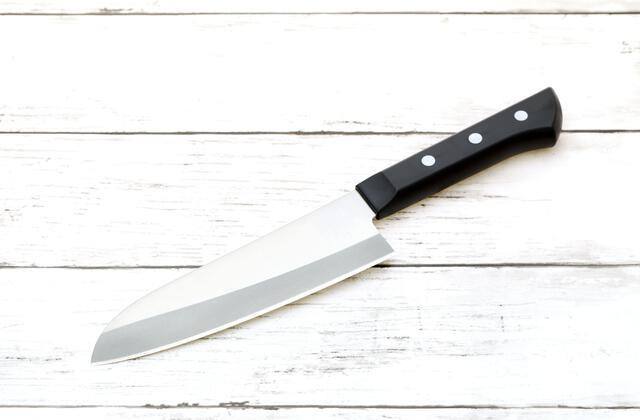 holes in kitchen knives1