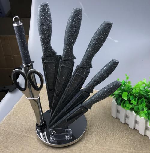 How to Choose a Kitchen Knife Based on Blade Material_3