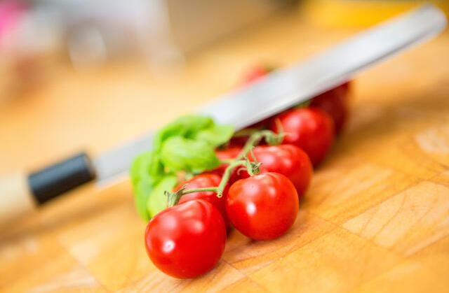 Why Do Kitchen Knives Have Dimples?