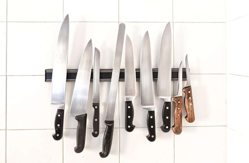 What's the Difference Between a Chef Knife and a Santoku Knife_2
