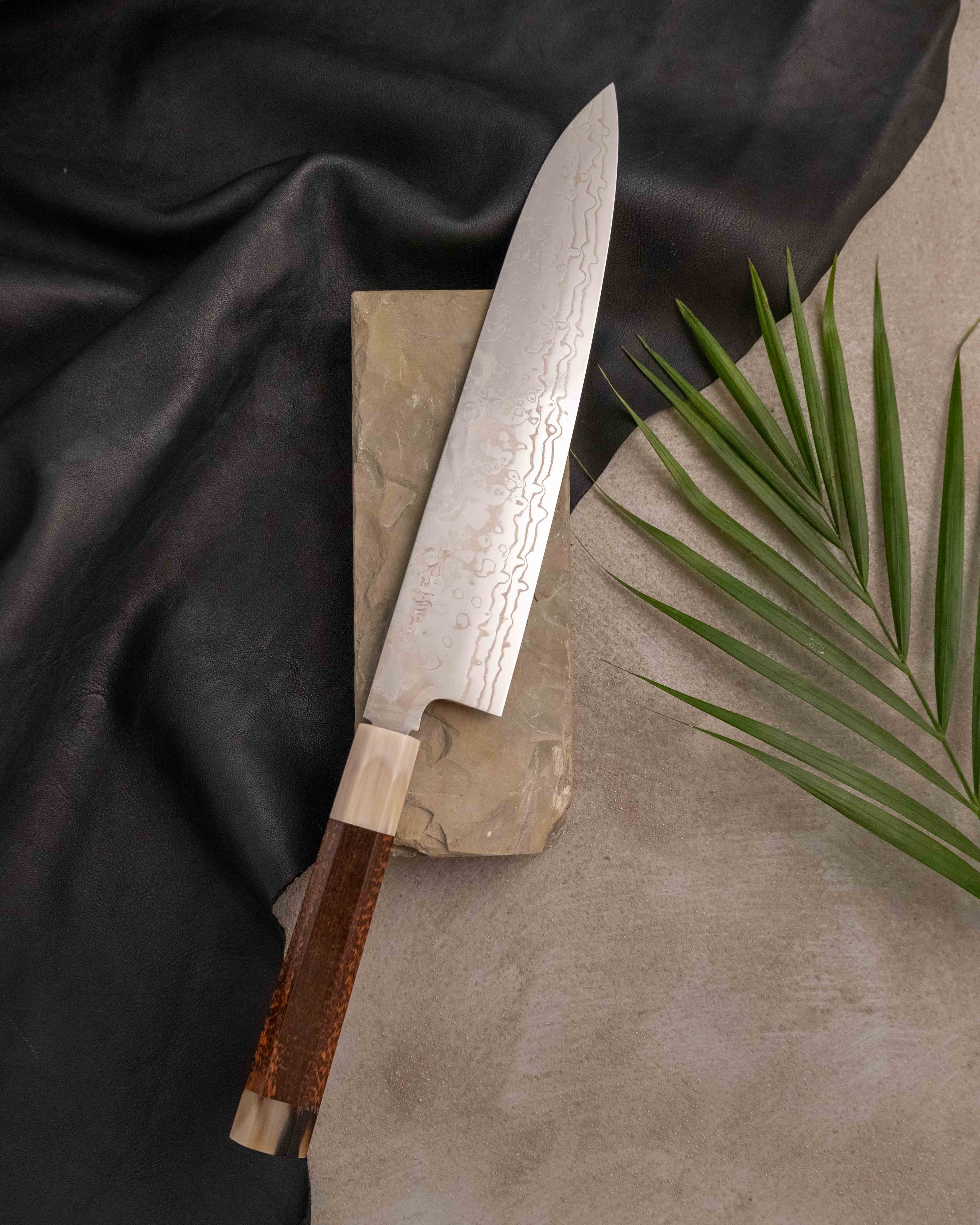 PSL03_ZDP-189_Gyuto_Damascus_Snake_Blond_Buffalo_240_mm_limited_00566--1